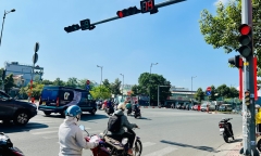 Rẽ phải khi đèn đỏ phạt bao nhiêu?