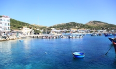 Đi bè khám phá đảo Bình Hưng