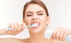 Lười đánh răng có thể dẫn đến đau tim, đột quỵ ?