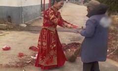 Bác lao công âm thầm dọn đường giúp đám cưới, hành động của cô dâu sau đó được khen hết lời