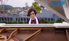 Kỳ lạ người phụ nữ vui vẻ chuẩn bị sẵn đất về “cõi tiên”, 77 tuổi vẫn lái ô tô, tập bơi lội