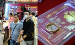 Giá vàng tăng dữ dội, người dân tranh thủ bán chốt lời