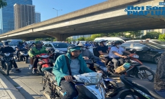 Giao thông Hà Nội đông đúc, ùn tắc trong ngày làm việc cuối cùng trước kỳ nghỉ lễ 2/9