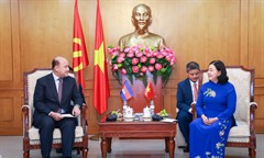 Chủ tịch Bùi Thị Minh Hoài tiếp Đoàn đại biểu cấp cao Hội Liên hiệp thanh niên Campuchia