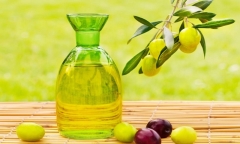 Vì sao bạn nên uống mỗi ngày 1 thìa dầu oliu?