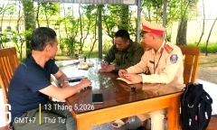 Tin tức tai nạn giao thông mới nhất ngày 16/5: Vượt rào chắn đường sắt đã hạ, tài xế xe tải bị phạt 11 triệu đồng
