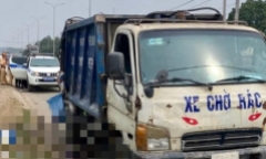 Xác định danh tính nhân viên môi trường ngã xuống đường, bị xe rác cán tử vong 