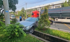 Tin tức tai nạn giao thông mới nhất ngày 26/1: Container va chạm với ô tô tại TP.HCM