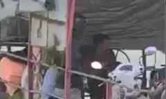 Thót tim cảnh tài công nhí điều khiển phà chở khách qua sông Đồng Nai