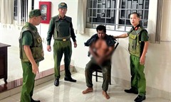 Pháp luật 24h: Tạm giữ kẻ đuổi đánh mẹ ruột, đâm chiến sĩ cảnh sát 113 bị thương