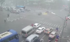 Dự báo thời tiết ngày 15/6: Tin mưa to Hà Nội mới nhất, cảnh báo mưa to trên 200mm cụ thể ở vùng nào? Dự báo thời tiết ngày 15/6: Tin mưa to Hà Nội mới nhất, cảnh báo mưa to trên 200mm cụ thể ở vùng nào?