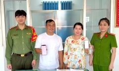 Tin tức thời sự 24h: Công an hỗ trợ người dân nhận lại số tiền chuyển khoản nhầm