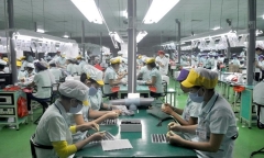 Lao động nữ nghỉ thai sản có được thưởng Tết hay không?