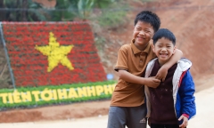 Làng Nủ tiến tới hạnh phúc