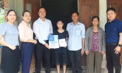 Bảo hiểm Xã hội tỉnh Quảng Trị hỗ trợ học sinh có hoàn cảnh khó khăn 30 triệu đồng
