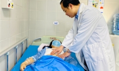 Người phụ nữ bàng hoàng phát hiện bị tiêm chất cấm vào ngực sau 10 năm