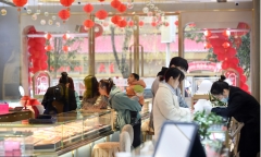 Người dân Trung Quốc nô nức sắm rồng vàng dù giá thành cao