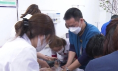 Bé 2 tháng tuổi rơi vào hôn mê sâu, tim ngừng đập sau 3 ngày sốt cao