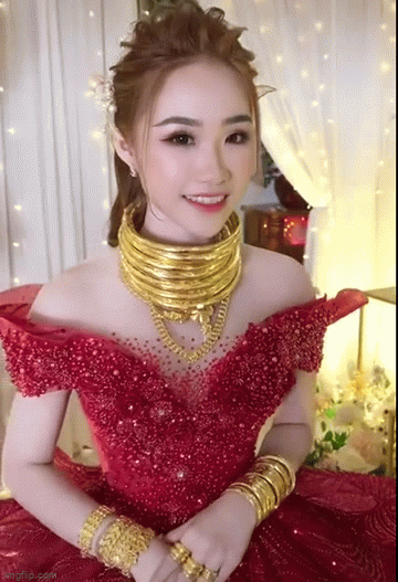 Cô dâu Bạc Liêu đeo vàng trĩu cổ kín tay, dân mạng ao ước được như 