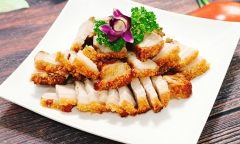 Hướng dẫn cách làm thịt quay giòn tan, thơm nức mũi khiến cả nhà thích mê