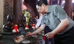 Thủ tướng dâng hương tưởng niệm Chủ tịch Hồ Chí Minh, tri ân anh hùng, liệt sĩ tại các ‘địa chỉ đỏ’ ở Nghệ An