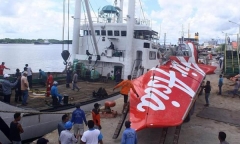 Indonesia vớt được một phi công QZ8501 trong buồng lái