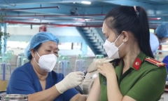 Tin thời sự mới nóng nhất 15/5: TP.HCM chuẩn bị tiêm vắc-xin phòng COVID-19 mũi 4