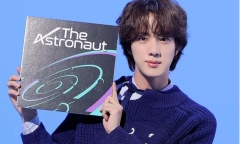 Jin (BTS) khoe ảnh