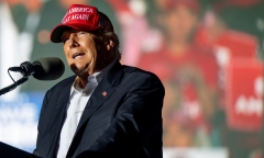 Cựu Tổng thống Mỹ Donald Trump bị điều tra vì giữ tài liệu mật ở nhà riêng