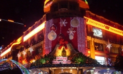 Nhìn lại hình ảnh Thương xá Tax mùa Noel năm trước