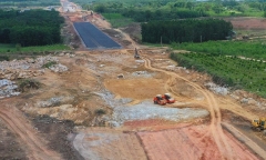 Thiếu cát, loạt dự án giao thông lớn phía Tây chậm tiến độ