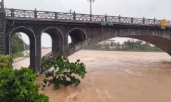 Nước lũ nhiều sông dâng cao sau bão số 1, Hà Nội và những tỉnh nào cần ứng phó?