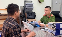 Chủ nhà sách Tăng Tiến bị bắt vì mua hơn 33.000 quyển sách giả về bán kiếm lời