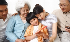 Cha mẹ bao nhiêu tuổi được xem là người phụ thuộc để tính giảm trừ gia cảnh?