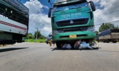 Tin tức tai nạn giao thông mới nhất ngày 2/8: Đâm vào xe đầu kéo, 1 người chết