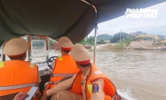 Nguy cơ tai nạn đường thủy tăng cao mùa mưa bão: CSGT đường thủy Hà Nội tăng cường tuần tra, kiểm soát