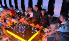 Bắt quả tang 7 nam thanh niên