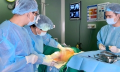 Bi hài hậu vận thẩm mỹ: Tiêm filler nâng cấp 
