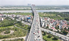 Lắp biển giữ khoảng cách trên cầu Nhật Tân: Lãnh đạo Sở Xây dựng Hà Nội nói gì?