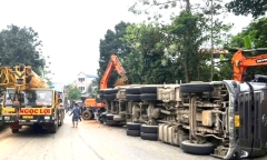 Tin tức tai nạn giao thông mới nhất ngày 26/4: Va chạm với xe tải, hai người thương vong