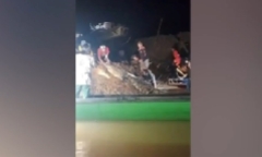 Clip: Đang bơi trên sông cùng bạn, cậu bé 10 tuổi bị cá sấu cắn tử vong