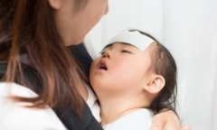 Đột ngột cười méo miệng, bé 4 tuổi liệt dây thần kinh số 7 vì trời rét