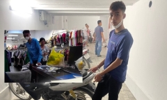 Vờ mua quần áo,  thanh niên kề dao vào cổ chủ cửa hàng đe dọa cướp tài sản
