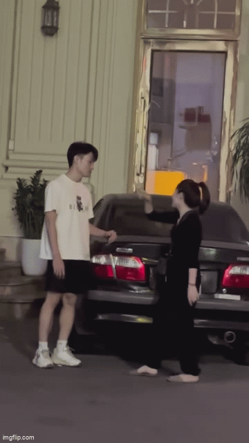 Tạm thời cho nghỉ việc 2 diễn viên Nhà hát Nghệ thuật đương đại Việt Nam sau vụ đánh ghen trước khách sạn