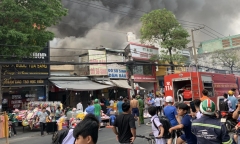 Cháy dãy ki-ốt kinh doanh, tiểu thương nháo nhác di dời tài sản