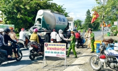 Tin thời sự nóng mới nhất ngày 2/9: CSGT Sóc Trăng hỗ trợ xăng xe, nước uống cho người dân về quê nghỉ lễ