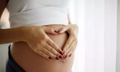 Bất ngờ với phản ứng của thai nhi khi mẹ ăn cà rốt và cải xoăn