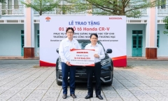 Trao tặng hơn 80 ô tô, xe máy và động cơ xe máy cho 25 trường cao đẳng, trung cấp nghề