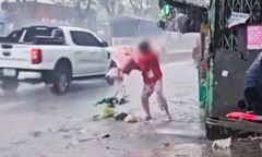 Danh tính người phụ nữ gom rác trong nhà, đổ ra đường để nước mưa cuốn trôi đi ở TP.HCM