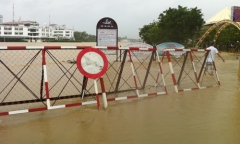 Bão số 11 đã bắt đầu hoành hành dải đất chữ S